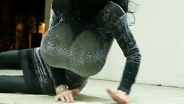 เงี่ยนสีบลอนด์ชอบเซ็กส์จากข้างหลัง
